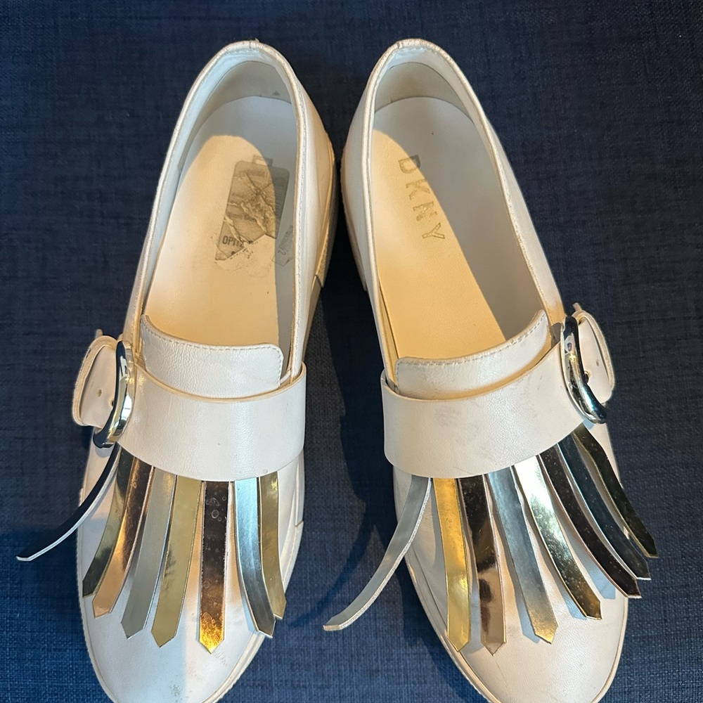 DKNY Jules White Leather Loafers with Metallic Fringe.  8.5 Medium